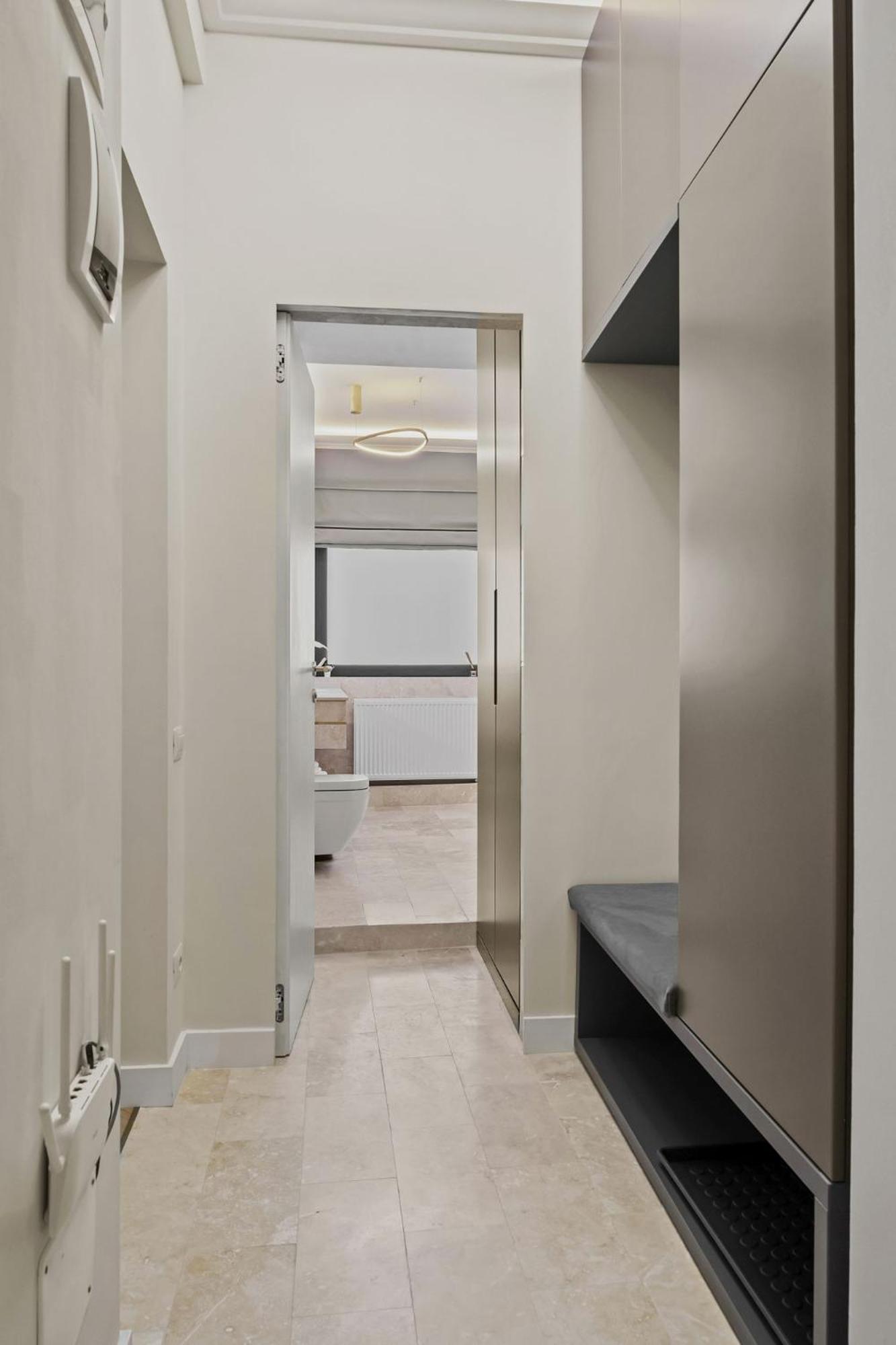 Central Two Rooms Apartment The Paradise Of Lights Boekarest Buitenkant foto