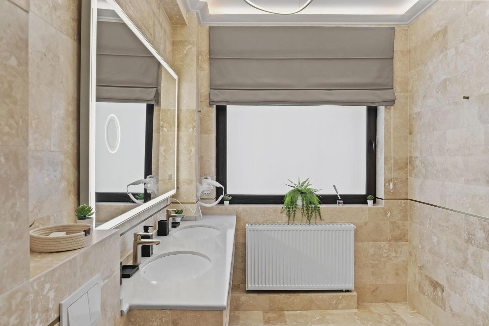 Central Two Rooms Apartment The Paradise Of Lights Boekarest Buitenkant foto