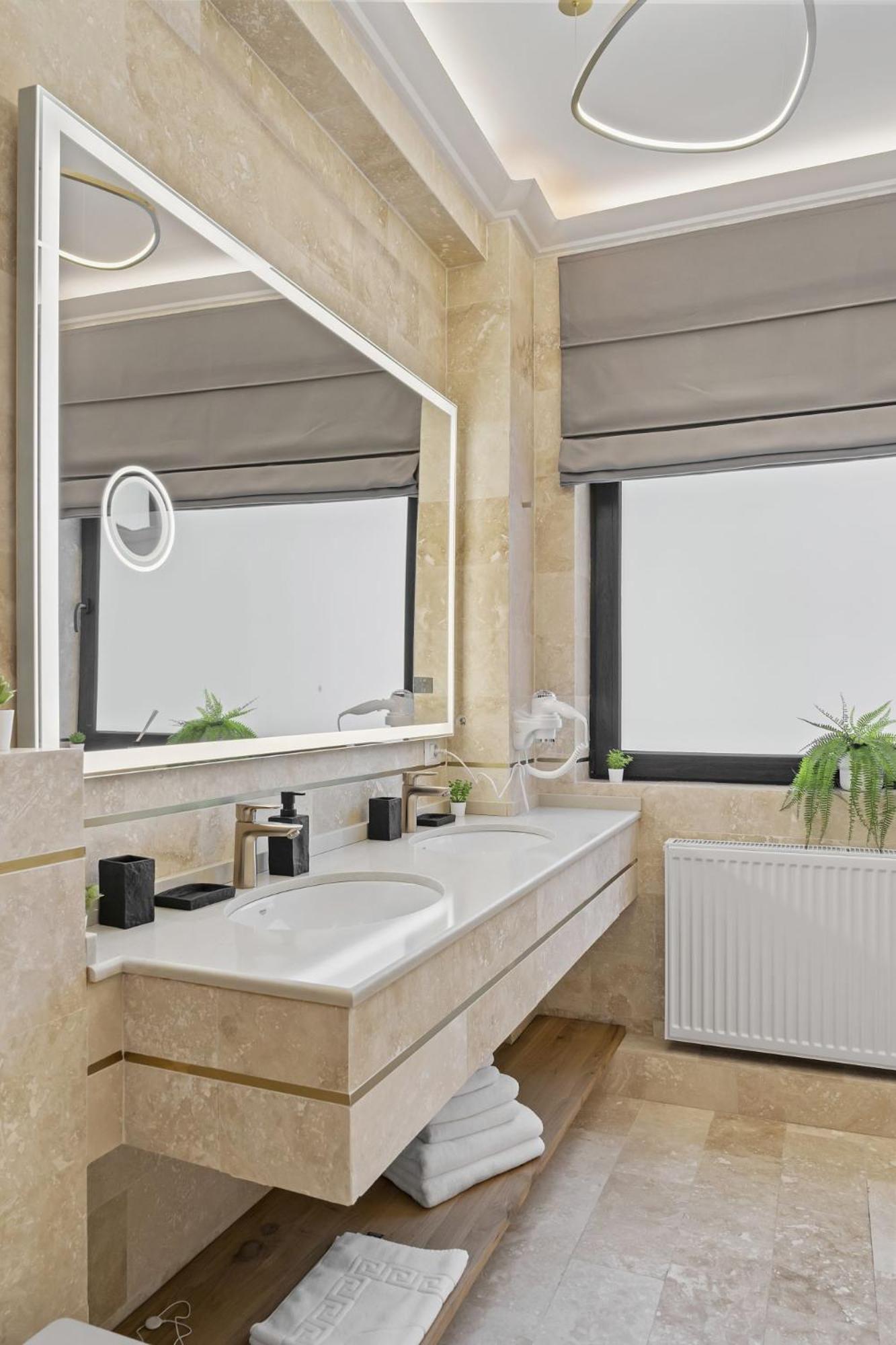 Central Two Rooms Apartment The Paradise Of Lights Boekarest Buitenkant foto